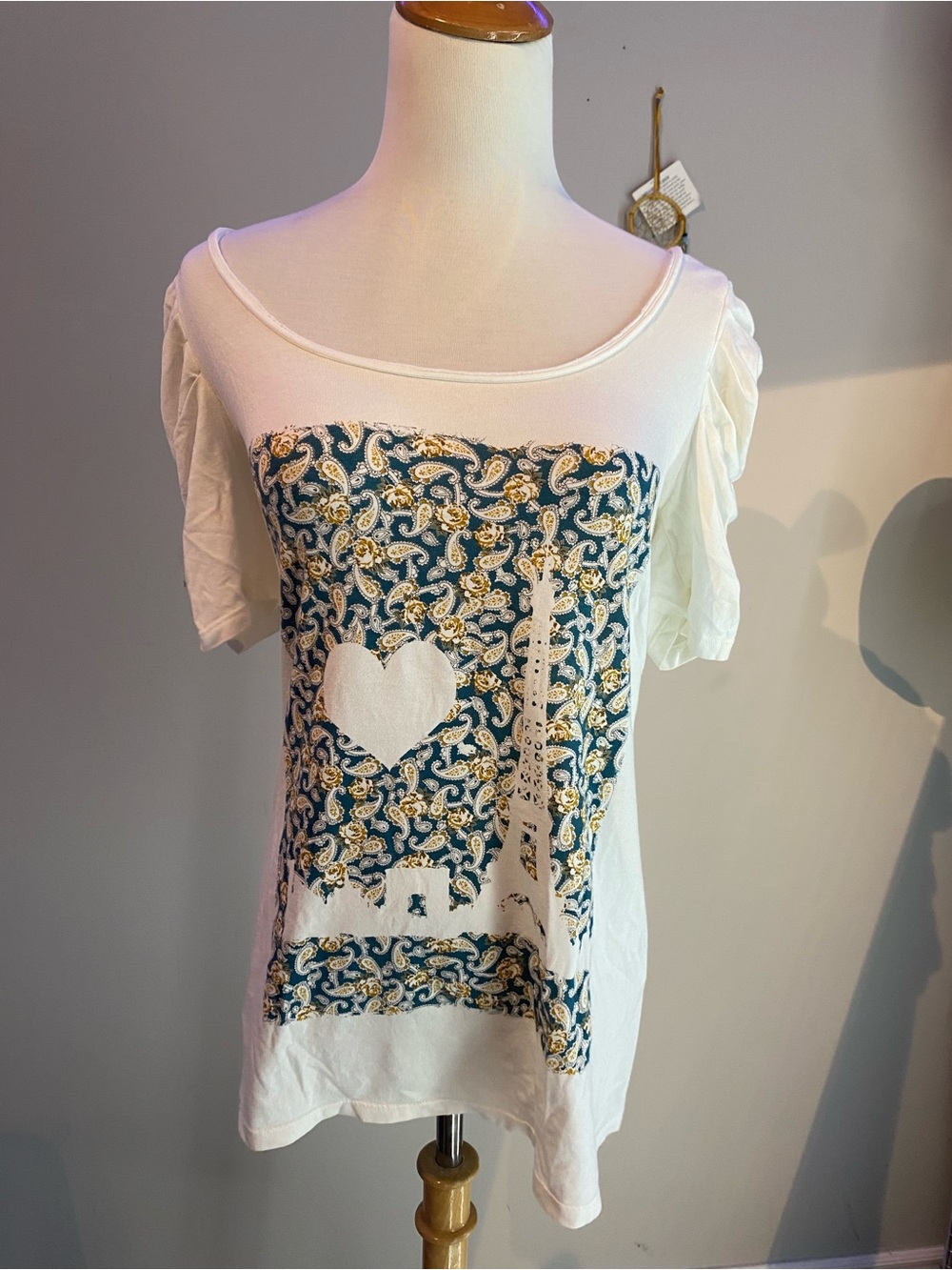 White Women’s Boho Paisley & Paris Graphic Tee In Blue/Gold and Puffed Sleeves
